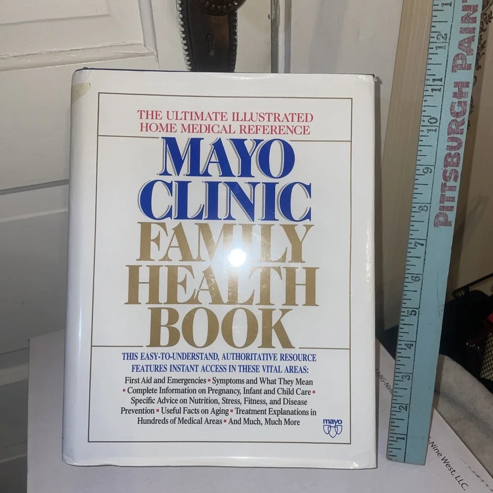MAYO CLINIC FAMILY HEALTH BOOK Illustrated Home Medical Reference HCDJ 1990 XLNT